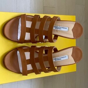 NEW!  UBGRUD UBCUSA DUCANERABA NATURAL LEATHER SANDLE.  MADE IN ITALY